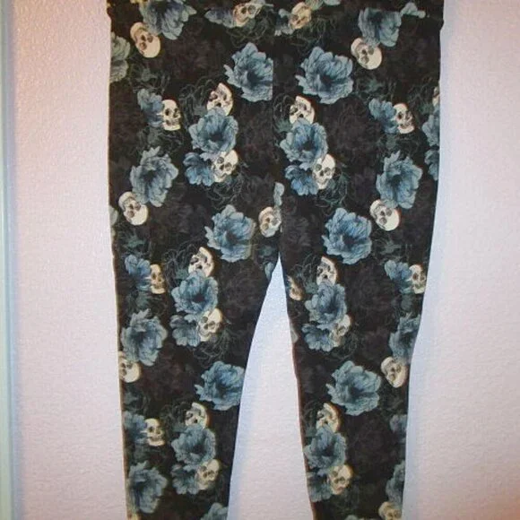Torrid Pixie Skull Pants 1X Pull On Stretch Ponte Crop Whimsigoth Dark Floral - Picture 8 of 11